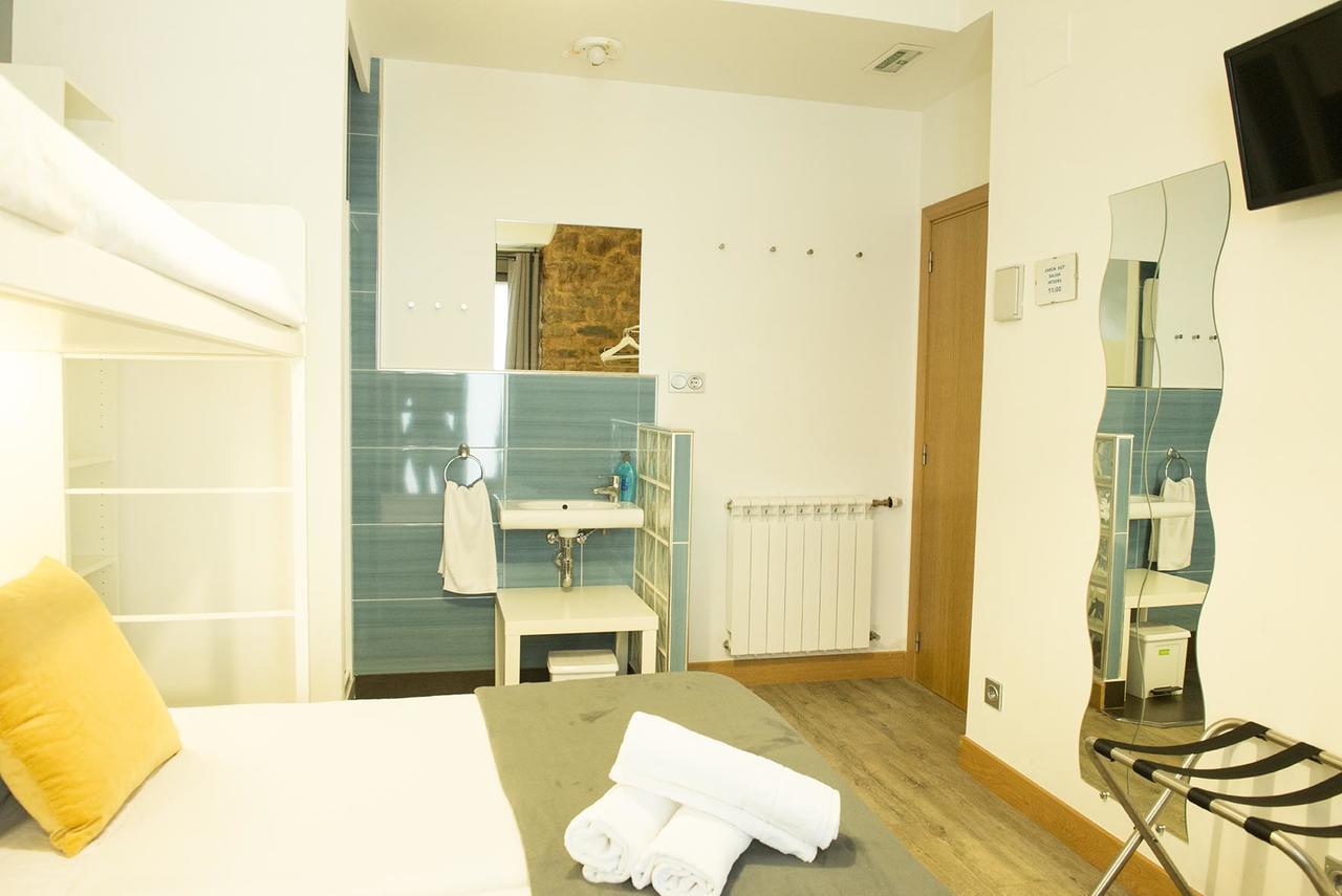 Dreibettzimmer mit Gemeinschaftsbad